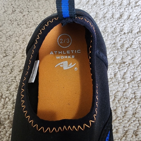 Youth Size 2/3 Water Shoes - Picture 4 of 4